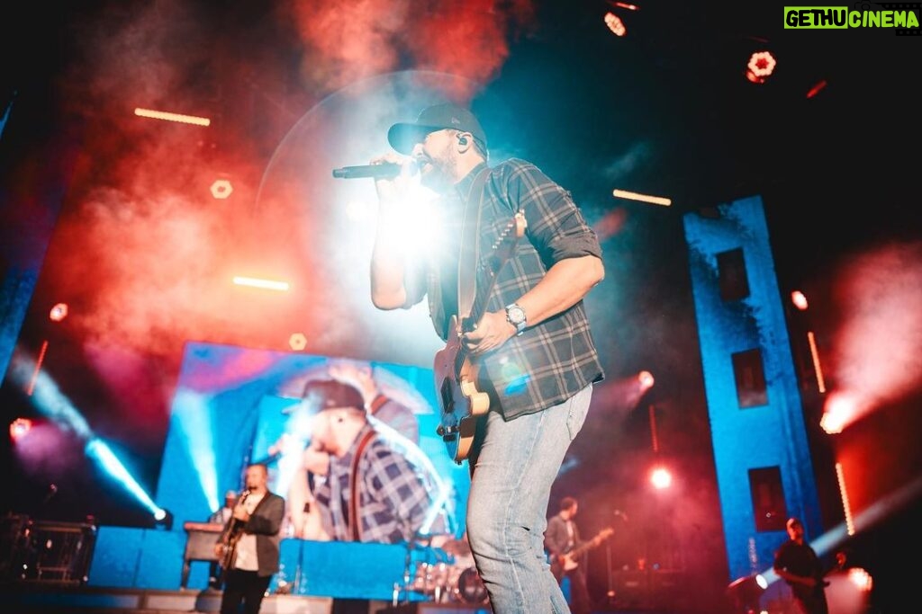 Luke Bryan Instagram - The dust was definitely kicked up last night in Kentucky. You’re up next, Ohio. #FarmTour2023 Mulberry Orchard