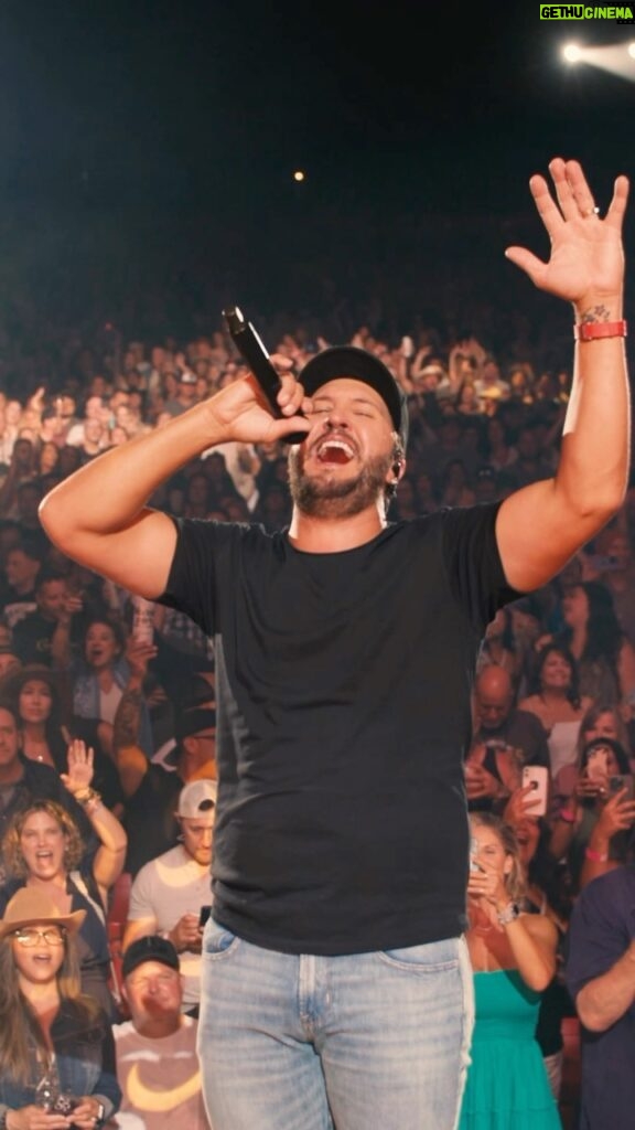 Luke Bryan Instagram - POV: you’re front row at my show #BeerInMyHand