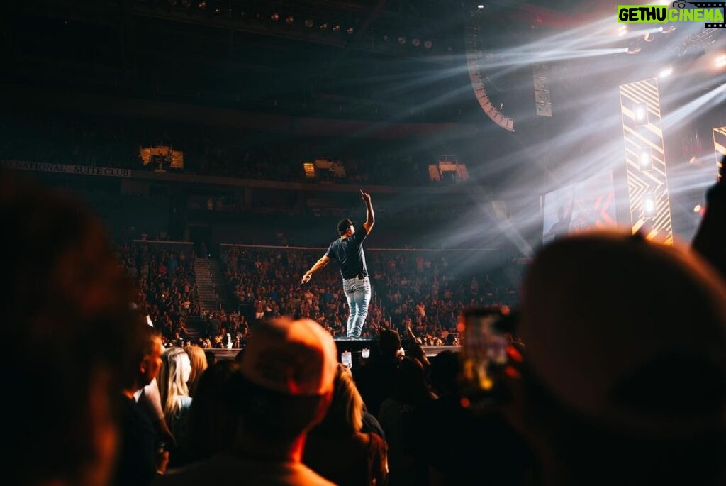 Luke Bryan Instagram - No better feeling. Thanks, Evansville. #CountryOnTour Evansville, Indiana