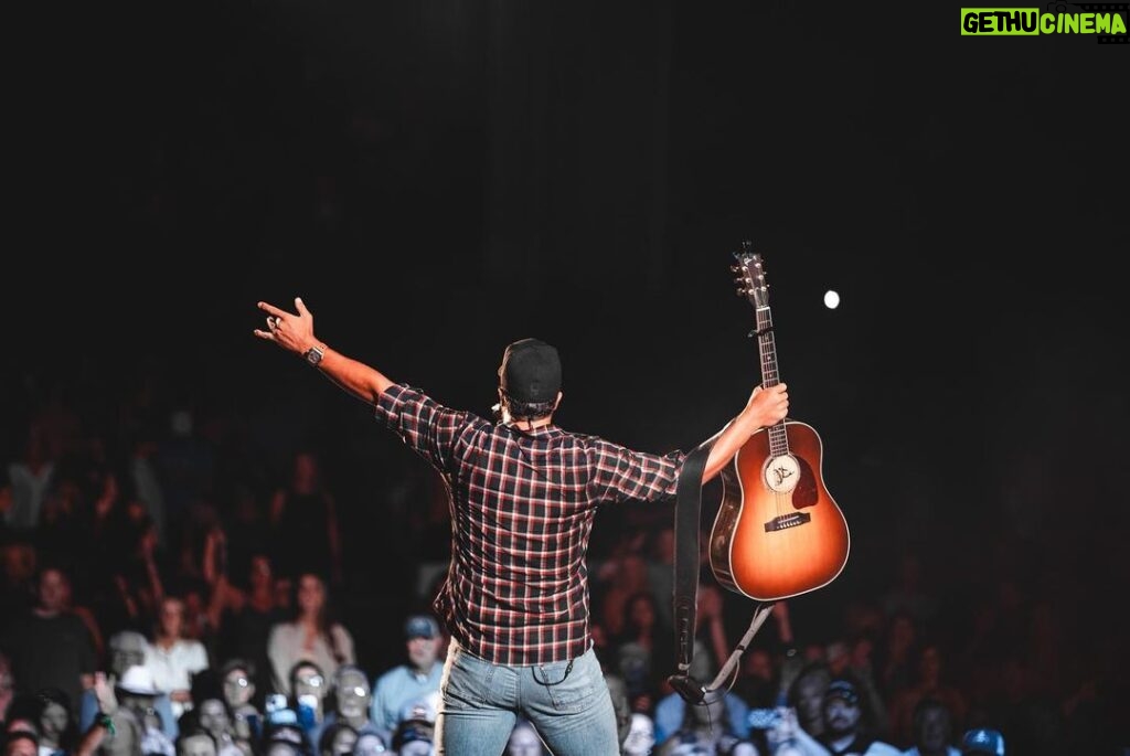 Luke Bryan Instagram - What a weekend on the West Coast! Thank you for showing up. Love y’all. #CountryOnTour