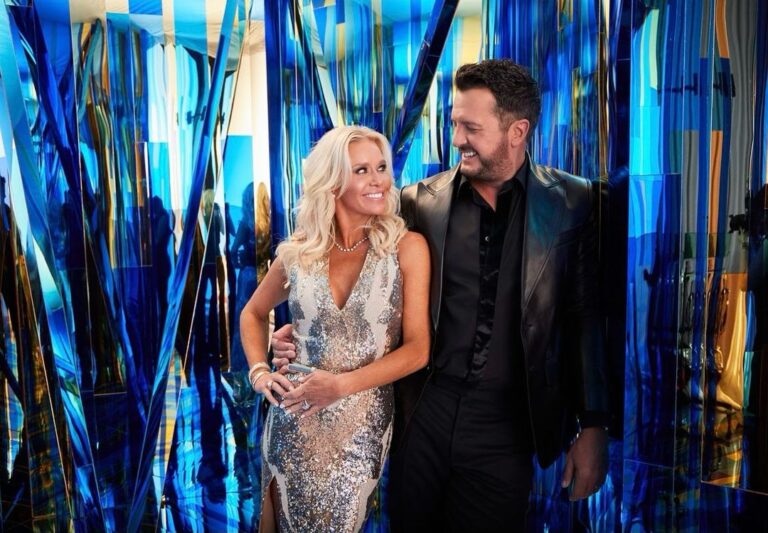 Luke Bryan Instagram - Hot date tonight for #CMAawards Bridgestone Arena