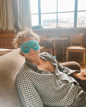 Luke Hemmings Instagram - I don’t think the lip ring works at 26, but the eye mask certainly does 🤘🏻
thank you for all the birthday love 🥰