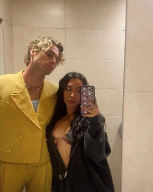 Luke Hemmings Instagram - Life on tour 🌼
