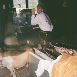 Luke Hemmings Instagram - last couple of weeks with my executive producer 🐷