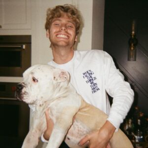 Luke Hemmings Instagram - last couple of weeks with my executive producer 🐷