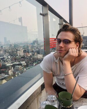 Luke Hemmings Instagram - Thank you for the birthday love! 23 birthdays on planet earth but my 1st birthday in South Korea 🤓❤️