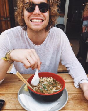 Luke Hemmings Instagram - Update: Happy, less pasty and in Australia.
Happy holidays ❤️