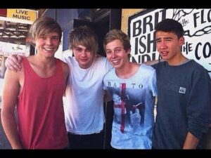 Luke Hemmings Instagram - I’m so glad I met these boys and we chased down a dream with relentless passion. 
I’m thankful for everyone who has supported us throughout the years and the ups and downs.
This band means the world to me and I hope you guys share that feeling, 
Thank you ❤️
This is our first picture seven years ago.