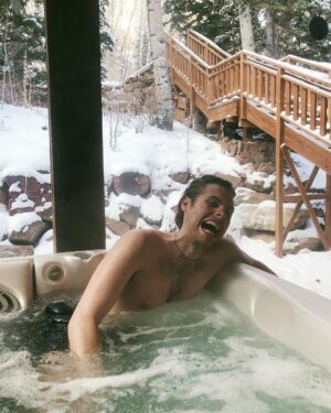 Luke Hemmings Instagram - trying to be hot tub time machine sexy then I hit my knee ->>