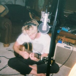 Luke Hemmings Instagram - Tomorrow 9pm PT
