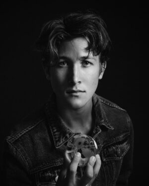 Luke Mullen Instagram - When we all come together, we can have a huge impact. It’s time to shift towards more plant-based diets for a healthier you and a healthier environment. If you have the ability to, it is NECESSARY that we start putting the planet as our first priority instead of our own pleasures. I challenge you to take action with me, the @unitednations & @unenvironment! Try starting off with #meatlessmondays because if you care about our future, you will make the effort! 
Photo by @justinwu #ActNow #worldisinourhands