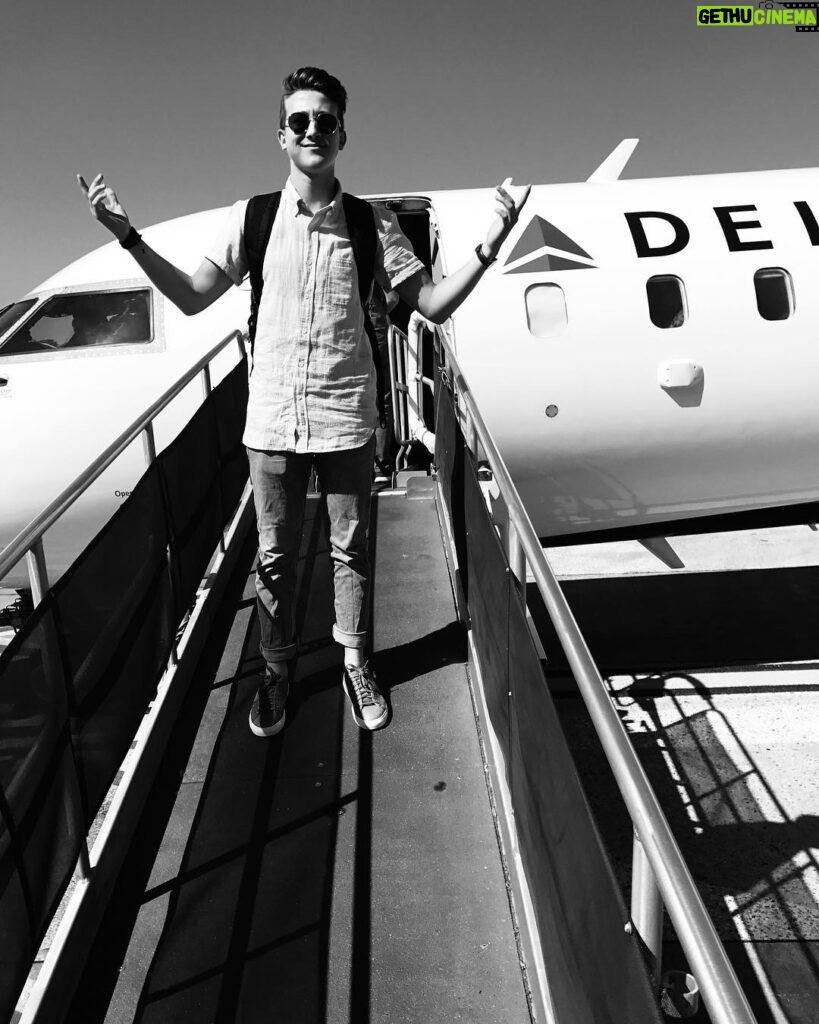 Luke Mullen Instagram - Before I walked on this plane, I didn’t realize to what extent my life would change. @terriminsky @marloubob you guys changed my life. I am forever indebted to you and @amberhorn @steventyloroconnor for this opportunity. To my cast mates and best friends, thanks for accepting me as one of your own, and giving me some of my best memories. And finally to everyone who watched and supported us, thank you❤️ I know we won’t disappoint you with these final episodes