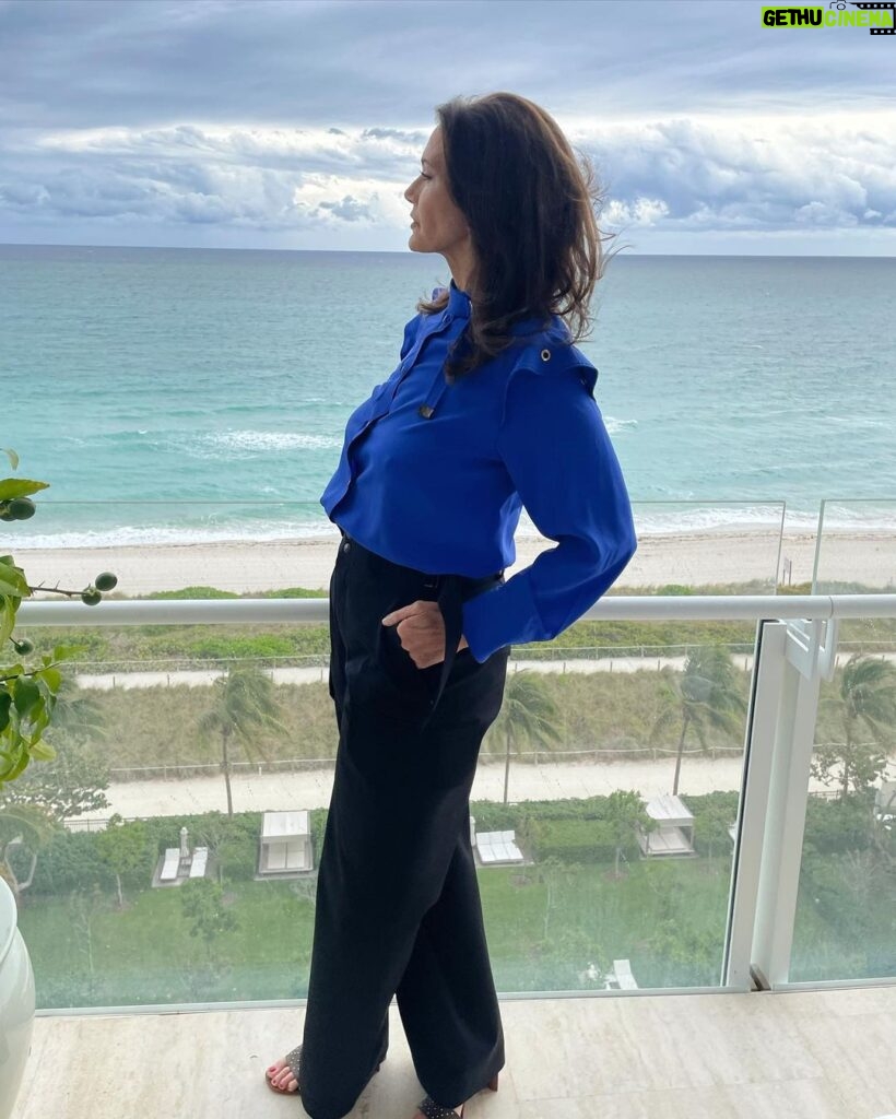 Lynda Carter Instagram - Blue really is the warmest color… 🔥