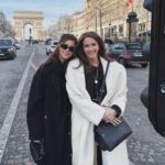 Lynda Carter Instagram - With my songbird ❤️ @jessica.carter.altman Paris, France