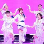 MARiA Instagram - 昨日の夜は Douyin（抖音/ドウイン）の年跨ぎパーティー　#美好惊喜夜# に出演させていただきました☺️🙌 大先輩の蔡国庆さんと、 可愛いA-SOULちゃんと 365个祝福を歌えてとってもハッピーでした✨🫶🏻 31日の夜は二つの番組で歌わせていただくので お楽しみに✨✨✨ 年末は私と一緒に楽しもうっ！ #GARNiDELiA #MARiA #小美 #美依礼芽 #douyin