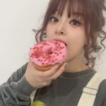 MARiA Instagram - 今日も一日頑張ってるから ドーナツ🍩2個食べていい、、、よね！！！！！！！！！（圧） #MARiA #美依礼芽 #小美