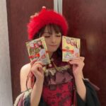 MARiA Instagram - 昨日は野外でめっっっっっちゃ寒かったので 実はお腹と背中に暖宝宝を貼ってLIVEしてたよー🤣✨ みんな寒い中ずっと外で待っててくれて 愛に来てくれてありがとう♡ すっごく寒かったけどめっちゃ熱いLIVEになったねっ ありがと🔥 特別にサンタさん帽子をかぶりました🧑‍🎄 #GARNiDELiA #常州　#ガルニデ　#暖宝宝 #小美 #広告に見えますがこれホントの話です　 #小林製薬さんありがとうございます @kobayashi_pr_official