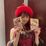 MARiA Instagram - 昨日は野外でめっっっっっちゃ寒かったので 実はお腹と背中に暖宝宝を貼ってLIVEしてたよー🤣✨ みんな寒い中ずっと外で待っててくれて 愛に来てくれてありがとう♡ すっごく寒かったけどめっちゃ熱いLIVEになったねっ ありがと🔥 特別にサンタさん帽子をかぶりました🧑‍🎄 #GARNiDELiA #常州　#ガルニデ　#暖宝宝 #小美 #広告に見えますがこれホントの話です　 #小林製薬さんありがとうございます @kobayashi_pr_official