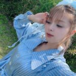 MARiA Instagram - 今回写真集の特典ブロマイド はカラフルなメイリアが封入されてます。 これは水色🩵メイリア。 キミは何色メイリアをゲットできるかなー😋🫶🏻 #GARNiDELiA #MARiA #小美 #美依礼芽
