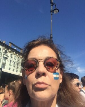 Mónica Gonzaga Instagram - MORIREMOS DE PIE ANTES QUE VIVIR ARRODILLADOS