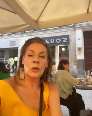 Mónica Gonzaga Instagram - Hoy manto da sola