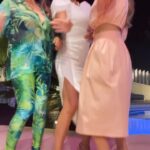 Mónica Hoyos Instagram - Reinasss 😂💚 Y tú también 🧡 #reinas