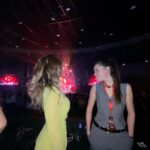 Mónica Hoyos Instagram - @lunalozanoo my partner in crime for any concert🎤😎💋 @starlitefestival #manuelturizo #sebastianyatra