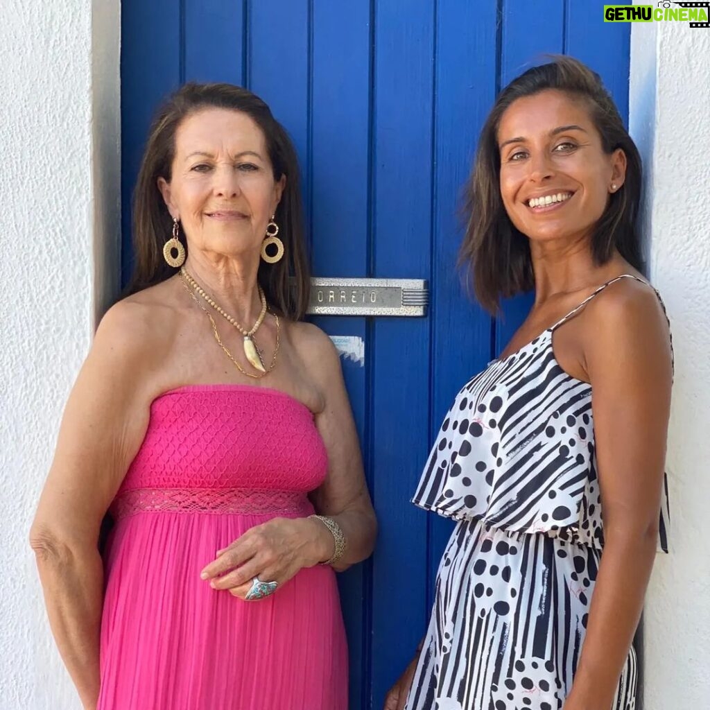 Mónica Jardim Instagram - 7 de Agosto. O dia dela. Desta mãe leoa. Este é o primeiro aniversário sem ti mas continuamos sentindo-te noutra dimensão e celebrando-te todos os dias! Felicidades Mamy! ❤️