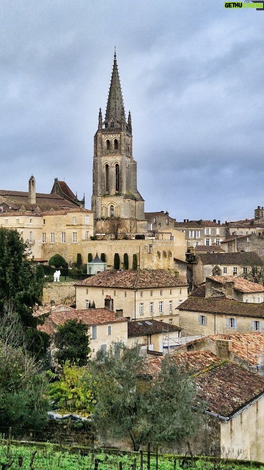 Mónica Jardim Instagram - Podia ser um conto de fadas mas é Saint Emilion 💛 Foi há uma semana mas sempre a tempo de ficar aqui no feed 😊 #saintemilion #france