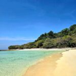 Mónica Jardim Instagram – Achei que precisavam de uma praia exótica no vosso feed…. e não se esqueçam de meter protetor porque estão 35 graus 😜💚
#kohrok #kohhaa #thailand🇹🇭 Koh Rok, Thailand