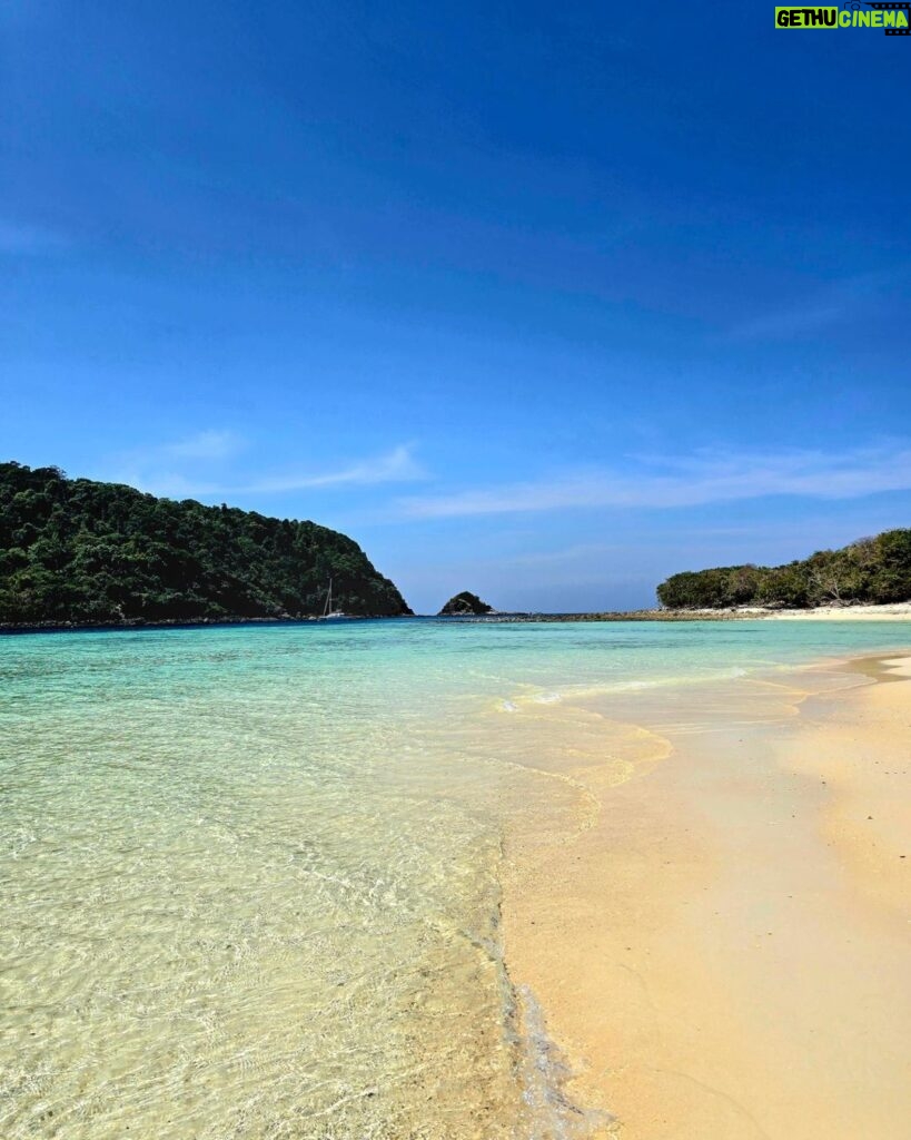 Mónica Jardim Instagram - Achei que precisavam de uma praia exótica no vosso feed.... e não se esqueçam de meter protetor porque estão 35 graus 😜💚 #kohrok #kohhaa #thailand🇹🇭 Koh Rok, Thailand