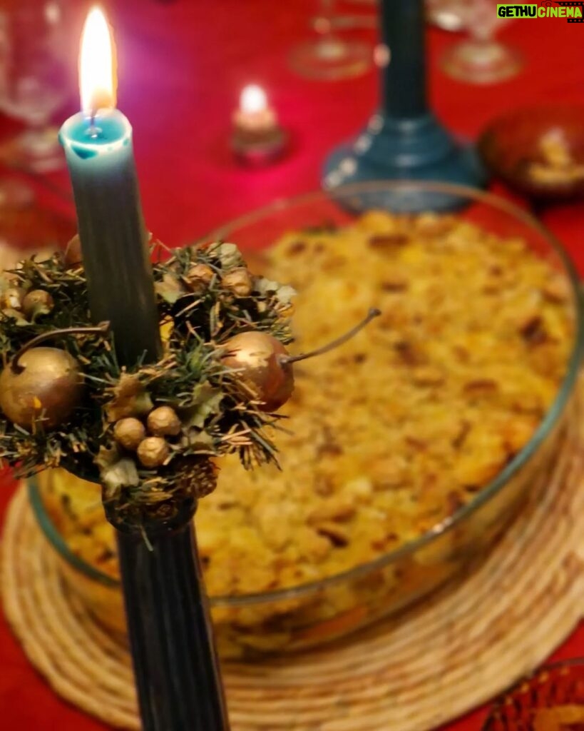 Mónica Jardim Instagram - Loiça dos avós, flores do jardim e os doces favoritos da minha mãe..... foi um Natal diferente mas com os detalhes que ela gostava 🤍