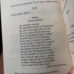 Mónica Mara Instagram - Bueno este agosto no he tenido cobertura prácticamente por lo que resumo mi verano en estas fotos (pero sobretodo la última) 1. 2. La cala del pi 3. Muchos abracitos 4. Intentar volverle a caer bien a Boira que desde que me fui a Madriz me tiene un poco de tirria 5. 9. Leer Lorcasito en buena compañía <3 6. Pasarme Mario Bros entero en la DS incluyendo mundos 4 y 7 7. Pasarme el dia con estos personajes 💓 8. Ponerme morenita 9. Cantar a pulmon y bastante farra xd