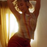 Mónica Mara Instagram - "A un ratito de ti" disponible en todas las plataformas YAAAAAA ahdhshdhshdhss mi yo de 10 años esta llorando os lo juro aún no me lo creoo 😭😭😭😭😭😭😭❤️‍🩹❤️‍🩹❤️‍🩹❤️‍🩹