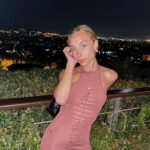 Mónica Mara Instagram - Me han comido los mosquitos y me he pasado la noche en vela rascandome pero always serving un buen outfit porque no hay excusa 😭 💅🏼 Pd. Debo confesar que las mejores vistas estaban delante de mí
