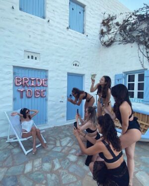 Müge Bayramoğlu Instagram - Mambo number nine👯‍♀️ #denizbachelorette