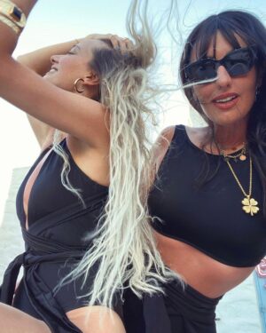 Müge Bayramoğlu Instagram - Mambo number nine👯‍♀️ #denizbachelorette