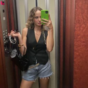 Müge Bayramoğlu Instagram - Yazı ve sarı saçlarımı özlediğim bi dump🌞
