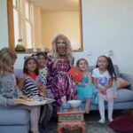 Ma'Ma Queen Instagram - We hebben weer een ontzettend leuke voorlees middag gehad! Het nieuwe boekje @rebel_lucy was een groot succes, net als de snoepjes, de pruiken en glitters. #dragqueenstoryhour #dragqueenstorytime #reading #writing #art #fun Video and editing by @licka_lolly