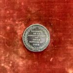 Macarena Pizarro Instagram - En el Archivo Nacional están todas las Constituciones que ha tenido Chile. Muy impresionante tener en mis manos la constitución de 1833, una belleza, de terciopelo, escrita con pluma, en español antiguo y está intacta después de casi 200 años!!! Esto fue parte de la serie de reportajes Constitución 80.