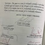 Macarena Pizarro Instagram - En el Archivo Nacional están todas las Constituciones que ha tenido Chile. Muy impresionante tener en mis manos la constitución de 1833, una belleza, de terciopelo, escrita con pluma, en español antiguo y está intacta después de casi 200 años!!! Esto fue parte de la serie de reportajes Constitución 80.