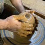 Macarena Pizarro Instagram - Pomaire. Él es Sergio Salinas, hace años que le compro maceteros. Vayan a verlo y conocen este oficio maravilloso de la greda!!! @la.maceteria.de.sergio
