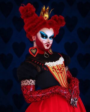 Madame Madness Instagram - 𝙏𝙃𝙀 𝙌𝙐𝙀𝙀𝙉 𝙊𝙁 𝙃𝙀𝘼𝙍𝙏𝙎 ♥ 🖤

Everything made by yours truly.
📸 @missvanitylove
. 
.
.
.
#drag #pride #dragqueen #dragrace #RPDR #dragraceholland
#transformationtuesday #cute #dragmakeup #mua #makeup #love #instagood #instamood #instadrag #photooftheday #tbt #beautiful #happy #fashion #ootd #fun #igers #amazing #beauty #gay #gayguy