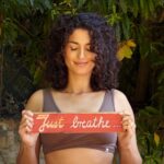 Mafalda Matos Instagram - Hoje é o Dia Nacional do Ar 💨 Que todos nós tenhamos o cuidado e a sensibilidade de cuidar do meio ambiente, de poluir menos, de reutilizar mais e de gastar menos recursos naturais. Que todos nós saibamos respeitar a mãe natureza 🌿 Roupa de yoga da @lightyearsaway 🤍🌿 . . . #foco #crecimientopersonal #reflexao #reflexa #o #pensamentos #autocuidado #desenvolvimentopessoal #sabedoria #amorproprio #felicidade #autoconhecimento #vida #empoderado #holistic #energiapositiva #energia #holistico #vibracion #mujerholistica #conciencia #maenatureza #mothernature #air #breathe #coachmafaldamatos 🌍
