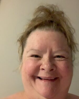 Magda Szubanski Instagram - Hi loves!!! Wishing you all a very Happy Nude Year!! 
Stay happy stay safe 
I’m off for a swim!
❤️🎉😘🥰🍾💝🎆 #newyear