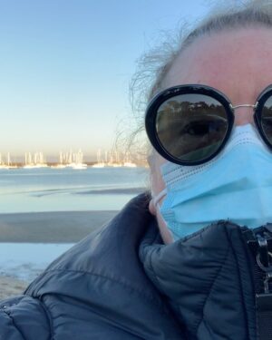 Magda Szubanski Instagram - Morning! And what a morning it is!! Darling Victorians (and everyone else as well) #lockdown4 is shitful. Truly shitful. Please try and find any moments of joy and hope that you can. No matter how small. Take care, stay safe and remember ... breathe in for 4 counts and out for 8. Repeat 3 times. This is a terrific way to manage anxiety and help you cope 😟 #breathe 
But do it with your mask on! 😷lots of love ❤️ #covid #melbourne #lockdown