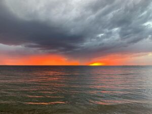 Magda Szubanski Instagram - Oh wow!! Incredible sunset and lightning over the bay 
🌅 🌩⛈ Hey @wendysharpeart they remind me of the colours you used in my portrait!!