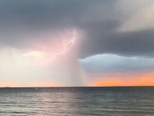 Magda Szubanski Instagram - Oh wow!! Incredible sunset and lightning over the bay 
🌅 🌩⛈ Hey @wendysharpeart they remind me of the colours you used in my portrait!!