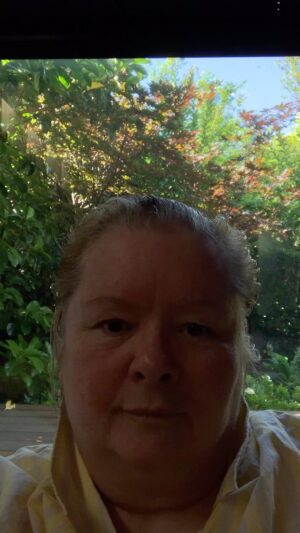 Magda Szubanski Instagram - Wishing you all a happy and healthy Merry Christmas and Happy Holidays!! 
🎄🌺🥰