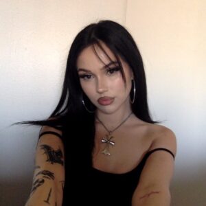Maggie Lindemann Instagram - 🩹🧸👼🏻🖤hcydttm?
